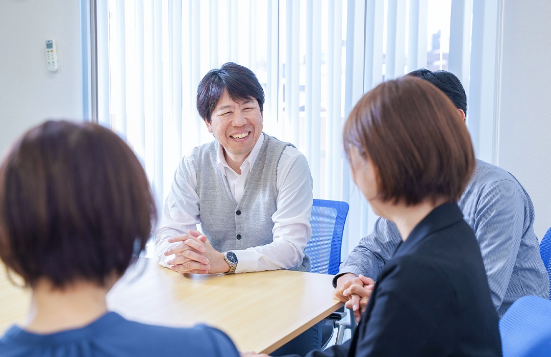 3人の男女の写真