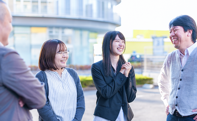 男女4名の写真